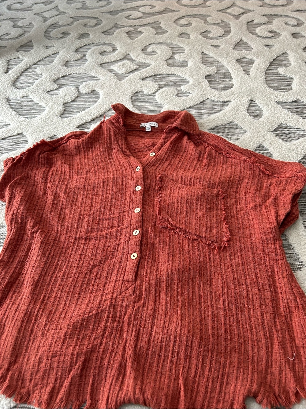 Women’s Button-Front Short-Sleeve Top in Rust